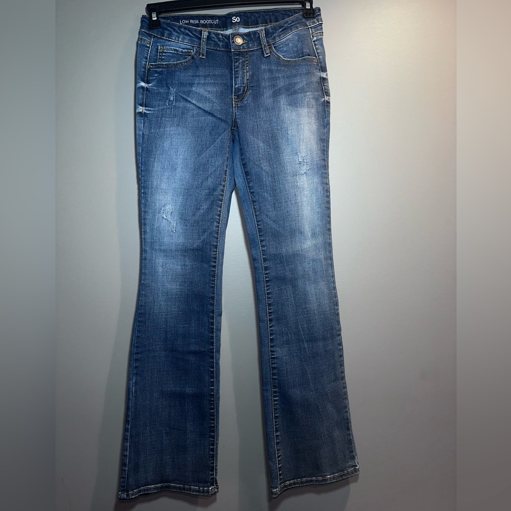 SO Low Rise Bootcut Jeans – Size 7 (Medium Wash)